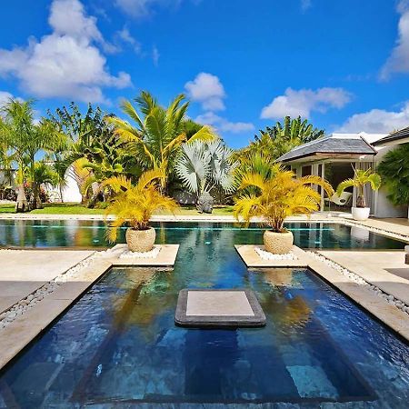 Clos Du Littoral By Fine & Country Grand Baie Bagian luar foto