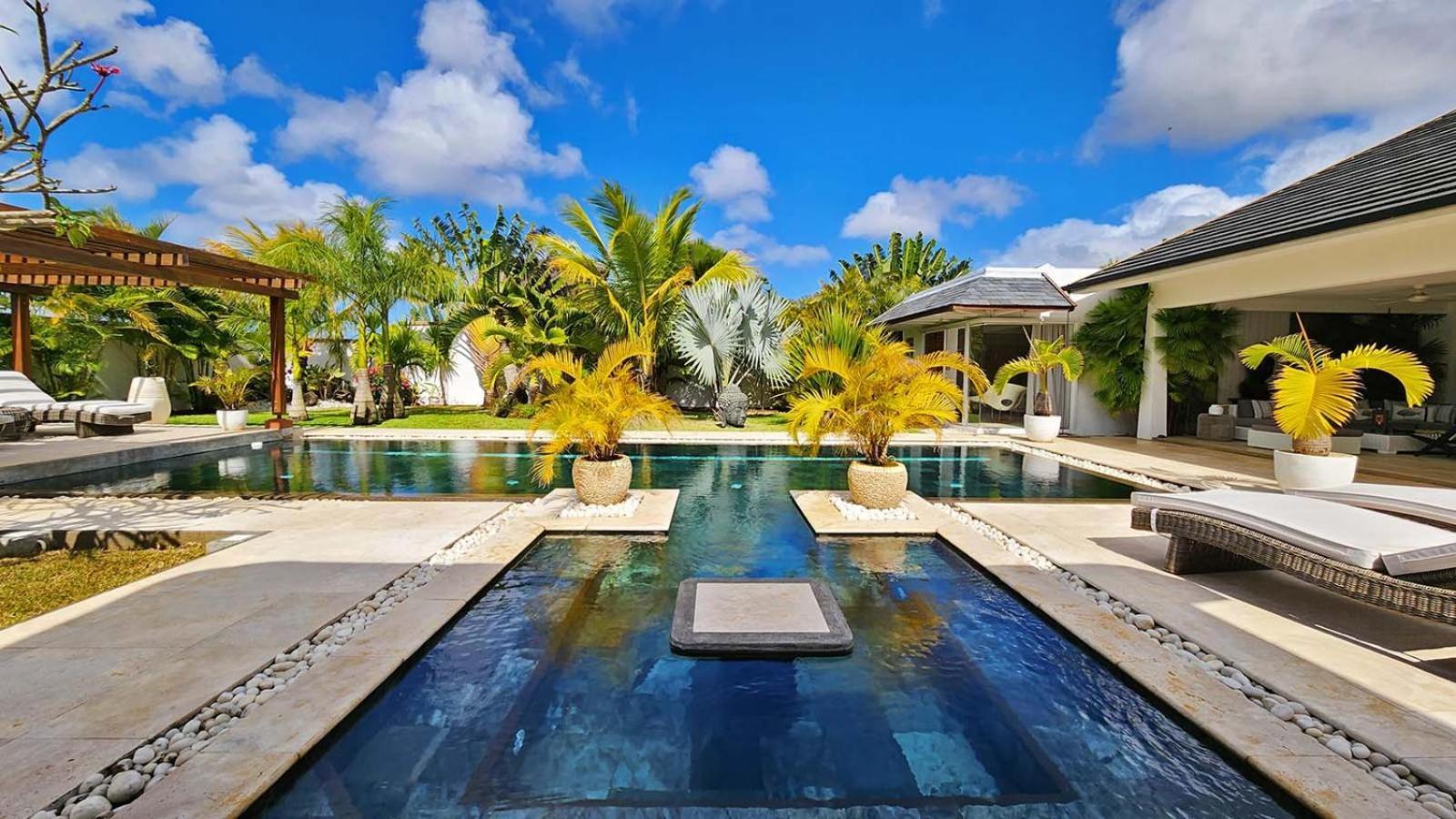 Clos Du Littoral By Fine & Country Grand Baie Bagian luar foto
