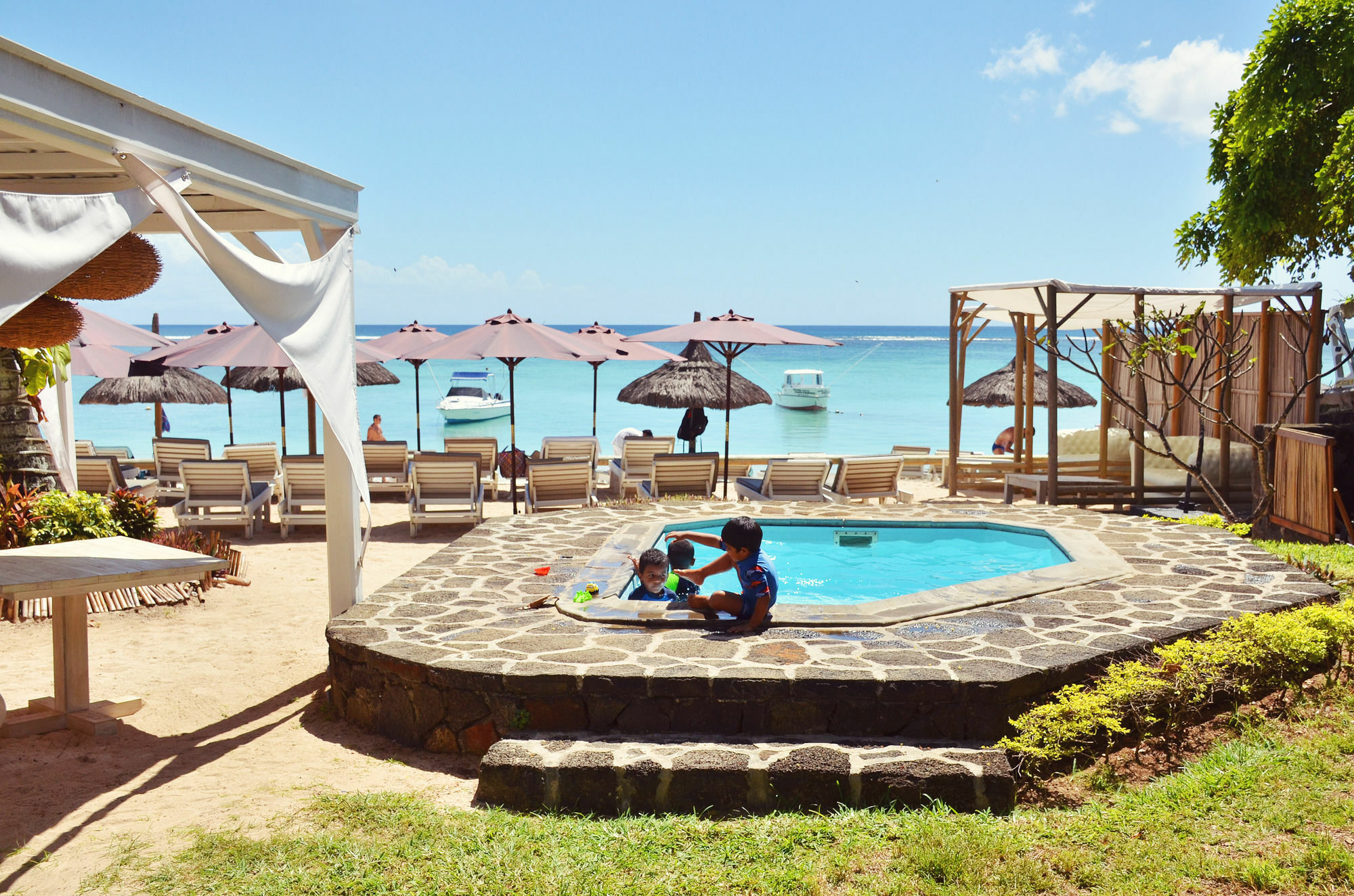 Clos Du Littoral By Fine & Country Grand Baie Bagian luar foto